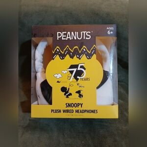 Peanuts Snoopy Plush Wired Headphones